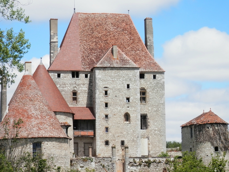 Château du Bourbonnais ROCHEFORT à BESSON Dessin GERMAINE LATALLERIE-BEURIER 