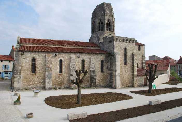 Charroux - église Saint-Jean-Baptiste
