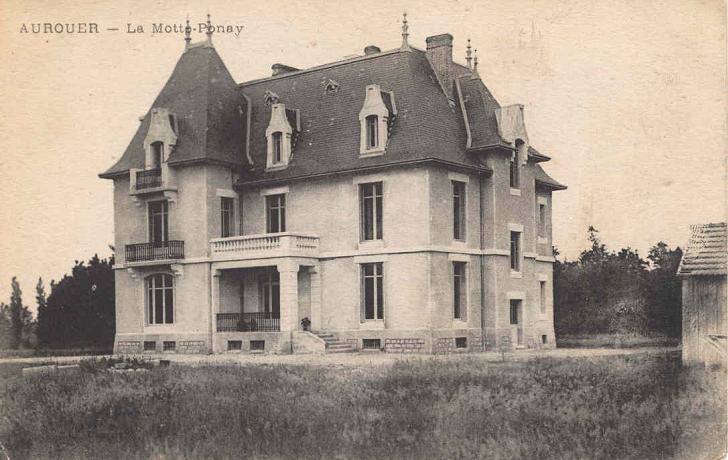 Aurouer - château de La Motte Ponay