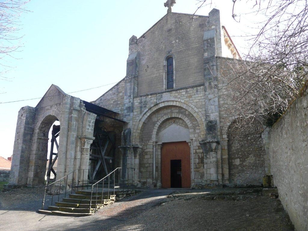 Escurolles - église Saint-Cyr et Sainte Julitte