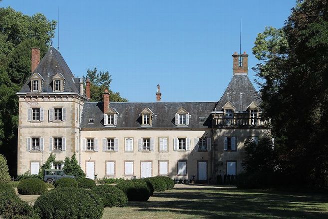 Lucenay les Aix (58) château d'Auzon